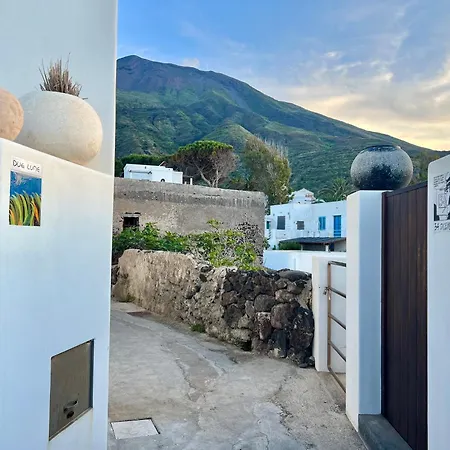 Casa Due Lune بيت للعطل سترومبولي